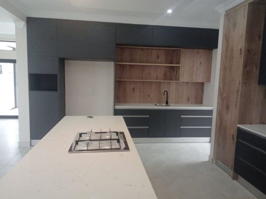 4 Bedroom Property for Sale in Wavecrest Eastern Cape